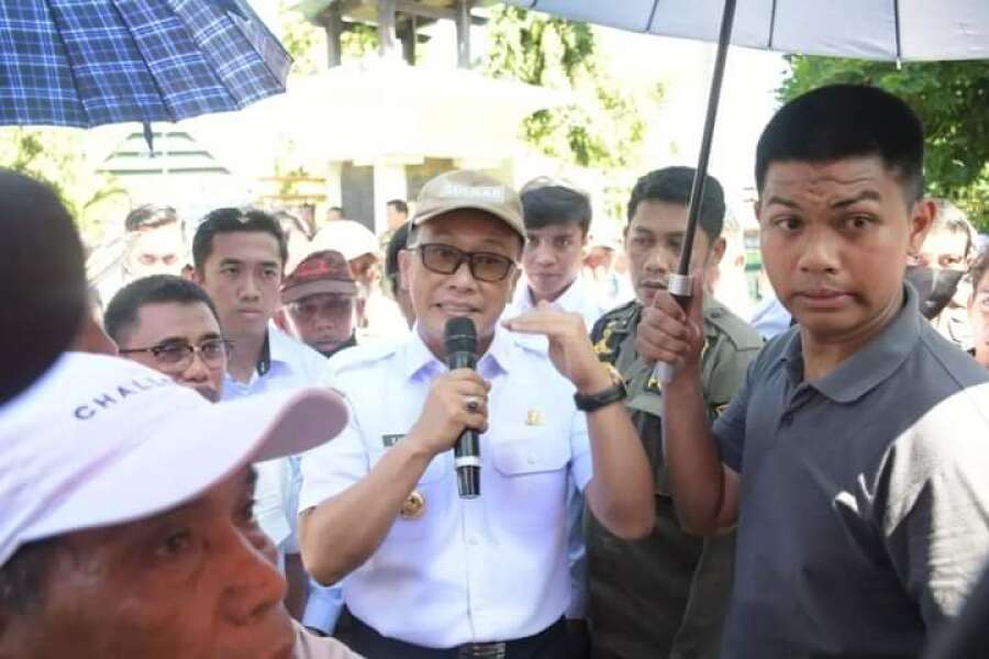 Pj Gubsulbar Temui Massa Aksi HMI di Majene